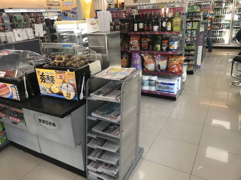 steve-at-familymart.jpg steve-at-familymart.jpg