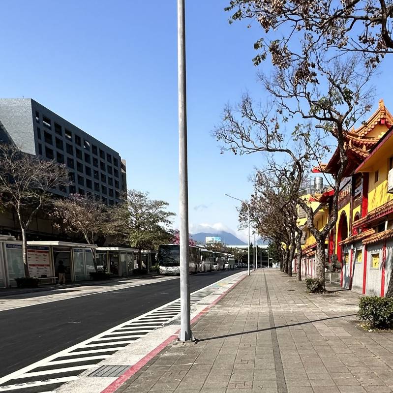 steve-sidewalk.jpg steve-sidewalk.jpg