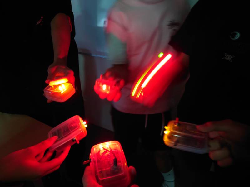 led-device-moving-small.jpg led-device-moving-small.jpg