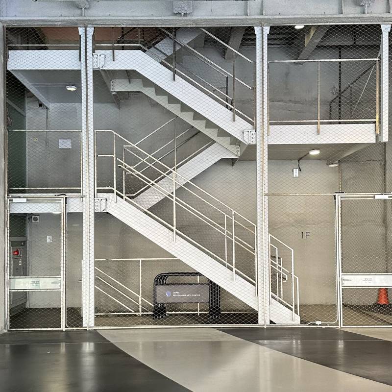 steve-24-staircase.jpg steve-24-staircase.jpg