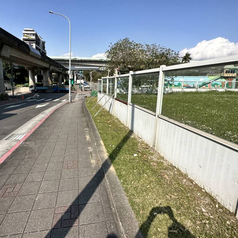 steve-unedited-downsidewalk.jpg steve-unedited-downsidewalk.jpg