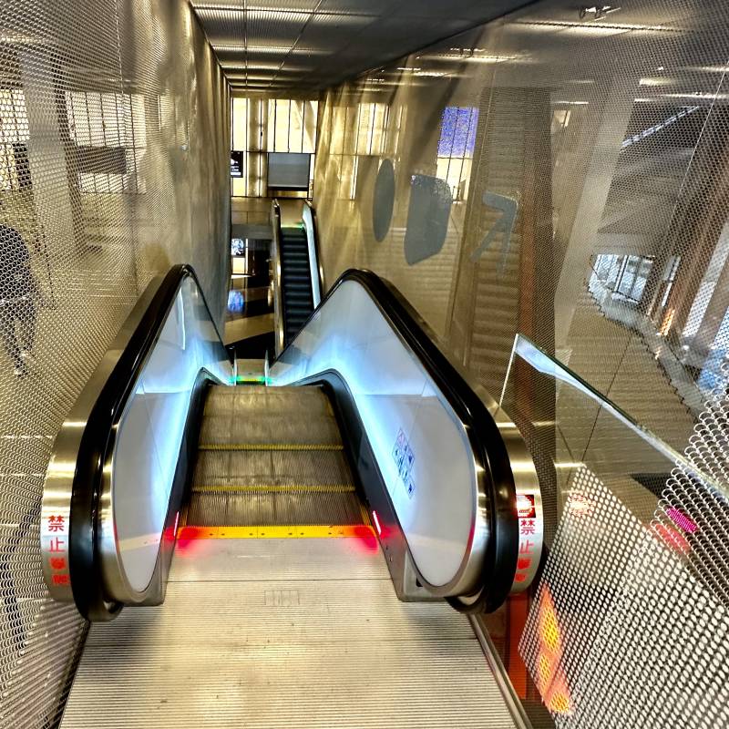 steve-escalator.jpg steve-escalator.jpg