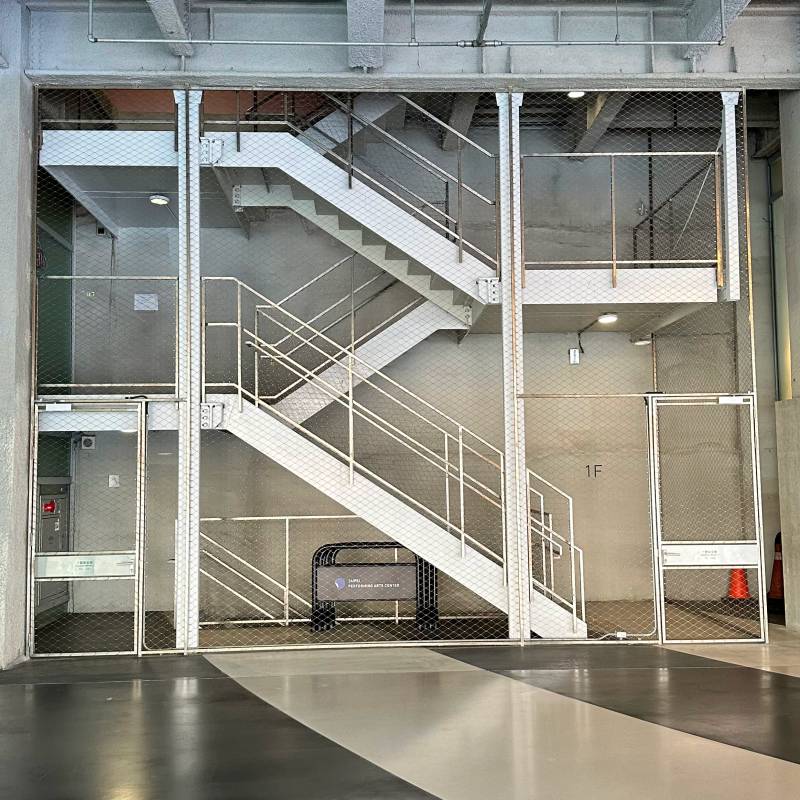 steve-unedited-staircase.jpg steve-unedited-staircase.jpg