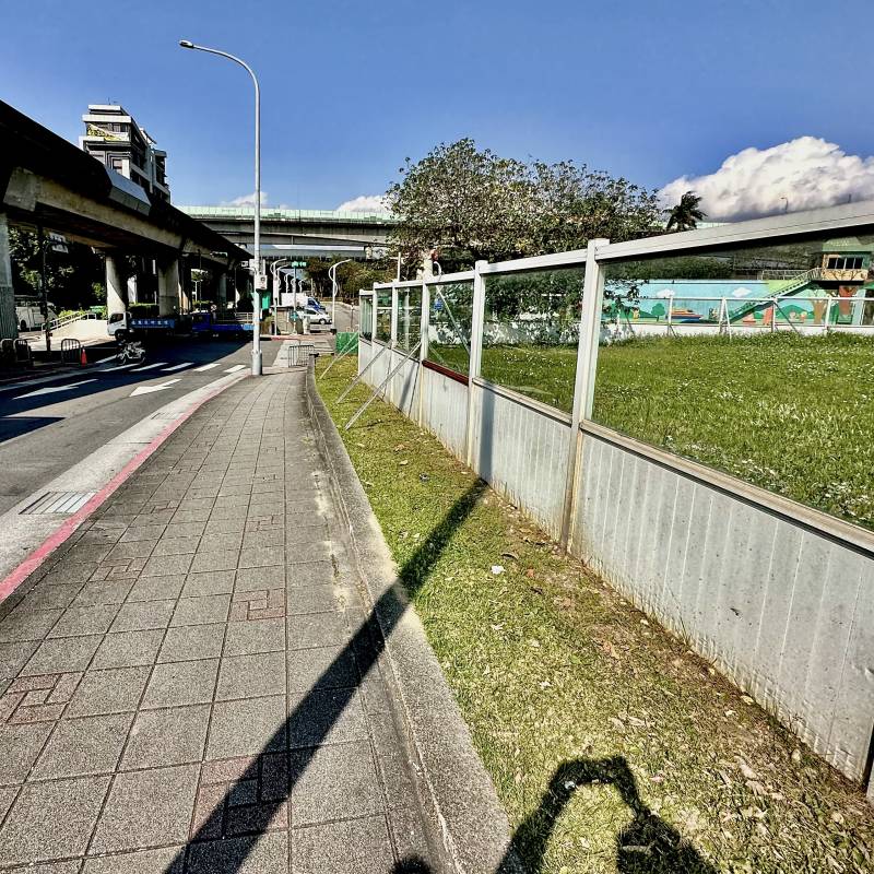 steve-downsidewalk.jpg steve-downsidewalk.jpg