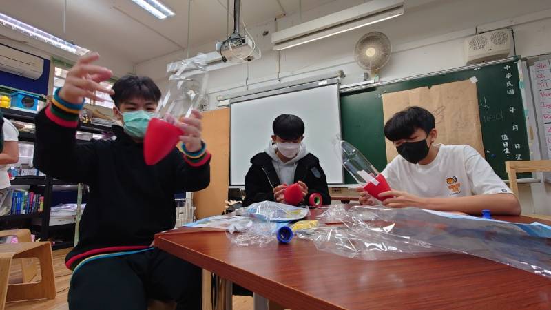 rocket2.jpg rocket2.jpg