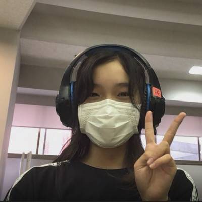 Steve Wang talking with Yuna