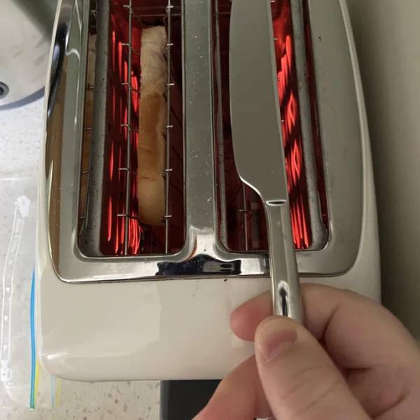 knife-toaster.jpg knife-toaster.jpg